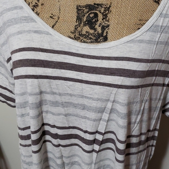 3xl lularoe classic. Oatmeal and grey stripes. - Picture 2 of 3